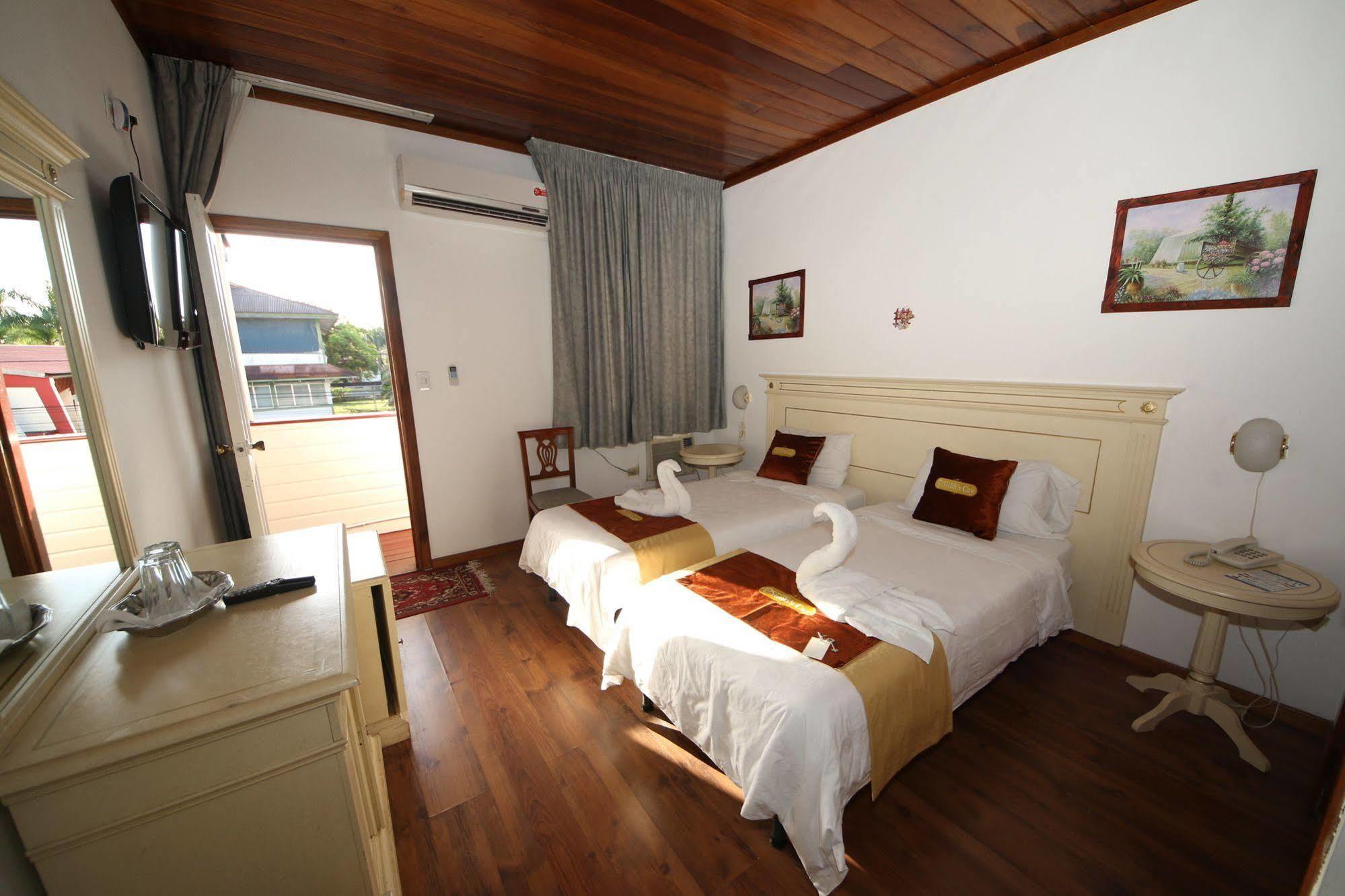 Swans Cay Hotel Bocas Town Dış mekan fotoğraf